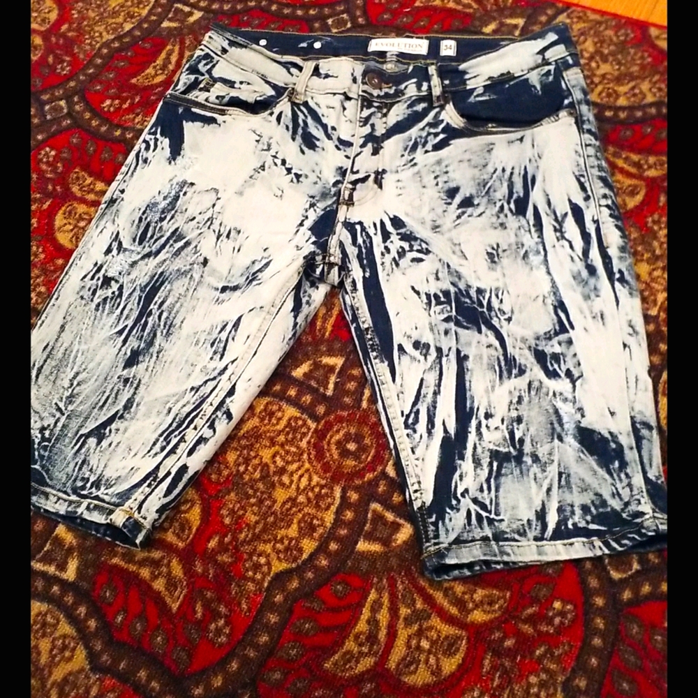 EVOLUTION JEAN SHORTS SIZE 34